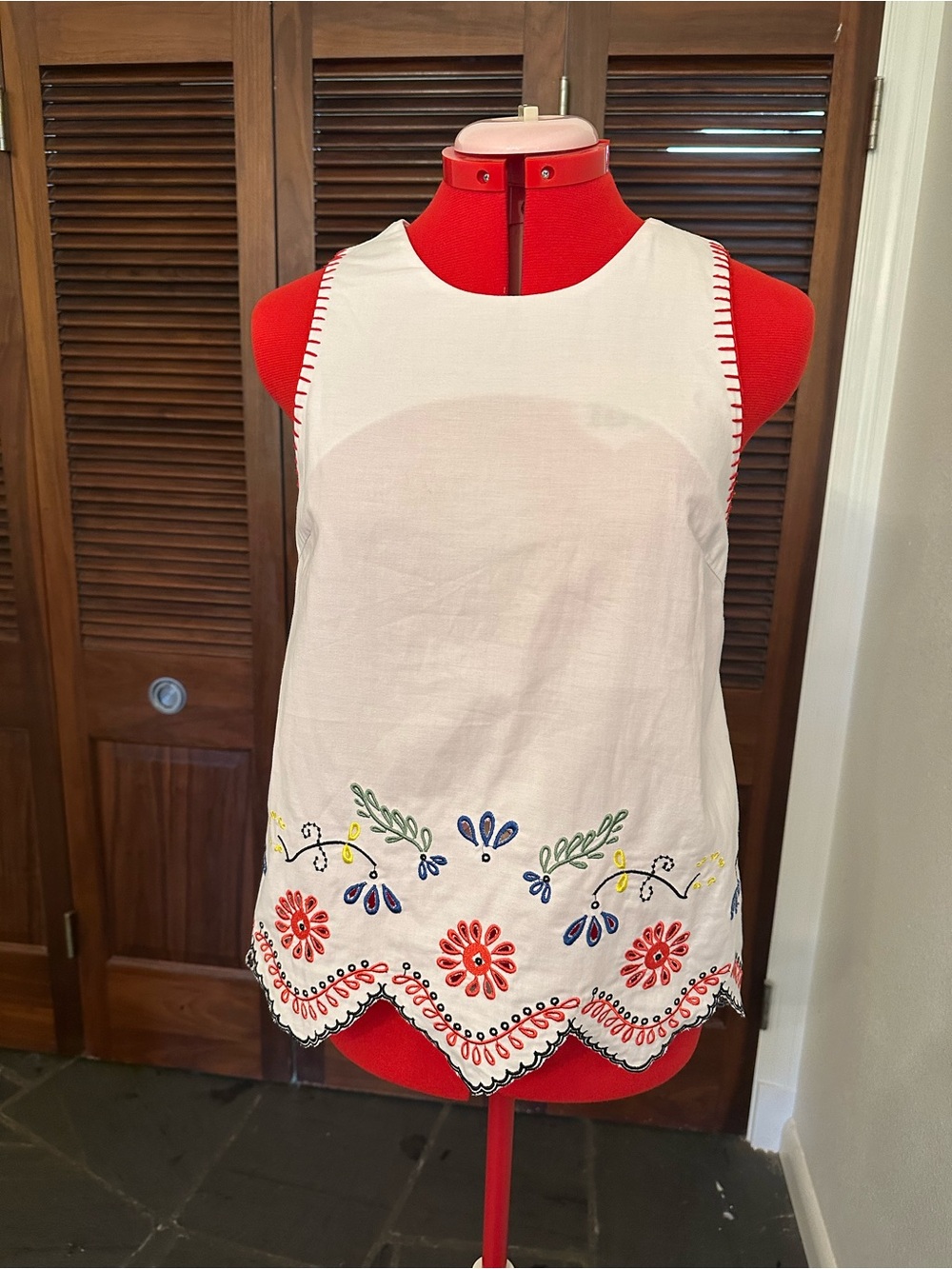 Endless Rose White Sleeveless Embroidered Scalloped Tank